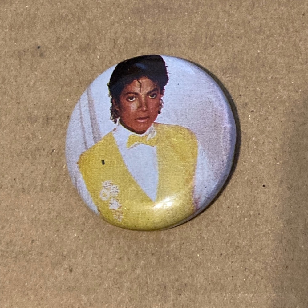 Michael Jackson yellow 80s Small Pin Pinback…